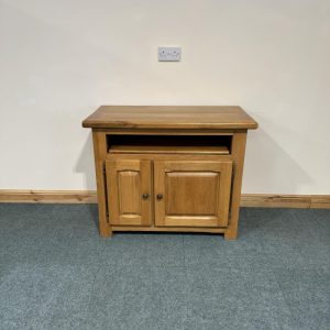 Small, Distressed Solid Oak, Compact Desk. (DE101)