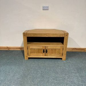 Medium Sized, Solid Oak, Corner TV Unit. (TV140)