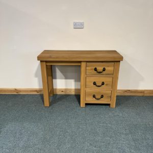 Medium Sized, Vancouver, Chunky Solid Oak Desk. (DE128)