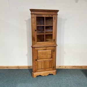 Large, Rustic Solid Oak, 2 Door Corner Unit. (CU124)