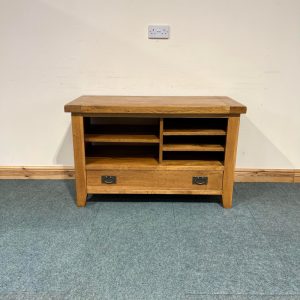 Medium Sized, Vancouver, Solid Oak, Standard TV Unit. (TV197)