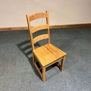 Set of 6, Solid Oak, Ladderback, Solid Seated Chairs. (C112)