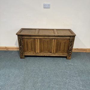 Medium Sized, Solid Oak, Carved Antique Box. (BB123)