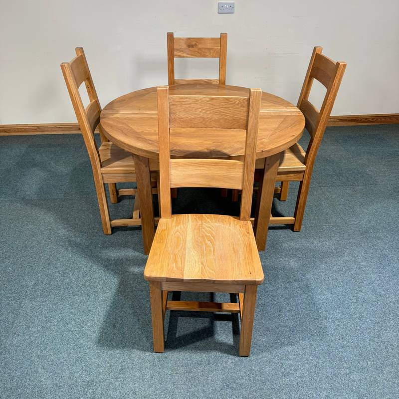 (TC316) Medium Sized, Solid Oak, Round, Extending Table and 4 Chairs. - Image 3