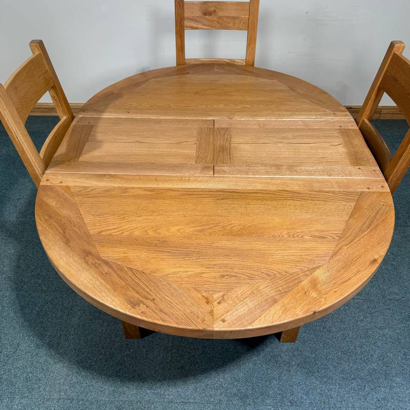 (TC316) Medium Sized, Solid Oak, Round, Extending Table and 4 Chairs. - Image 6