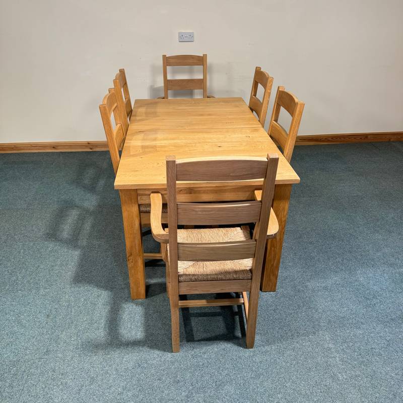 (TC314) Large, Solid Oak, 1 Leaf Extending Table and 6 Chairs. - Image 2