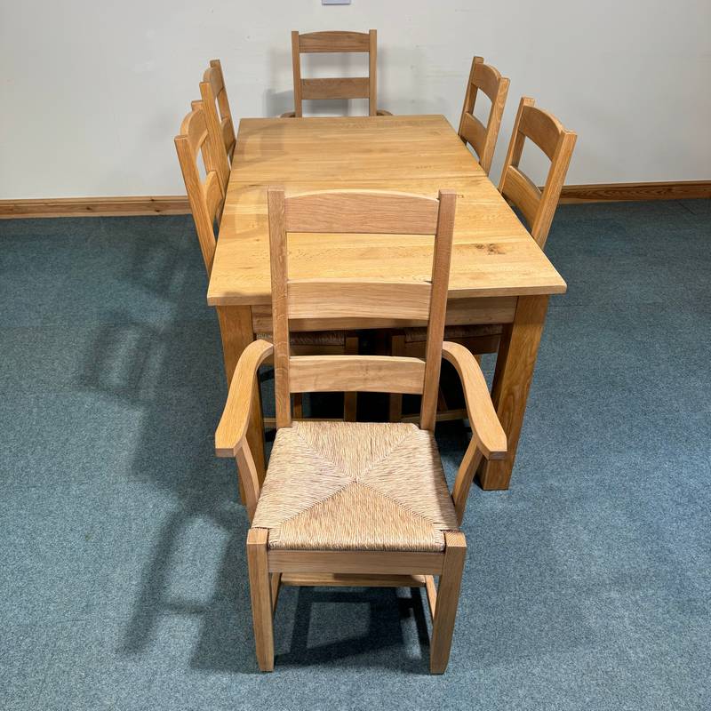 (TC314) Large, Solid Oak, 1 Leaf Extending Table and 6 Chairs. - Image 3
