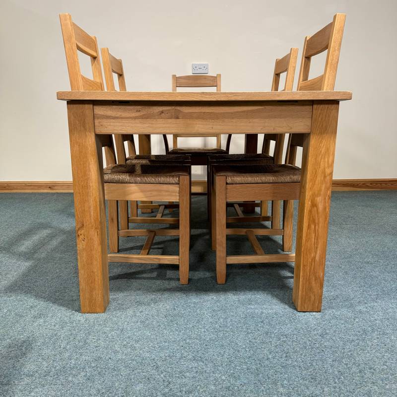 (TC314) Large, Solid Oak, 1 Leaf Extending Table and 6 Chairs. - Image 9