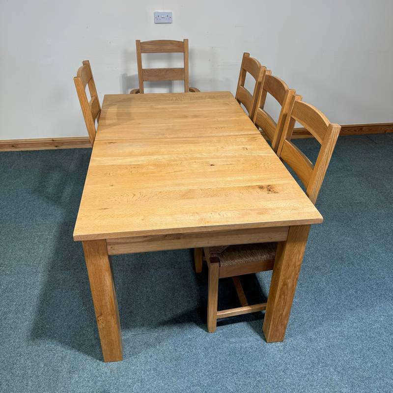 (TC314) Large, Solid Oak, 1 Leaf Extending Table and 6 Chairs. - Image 8