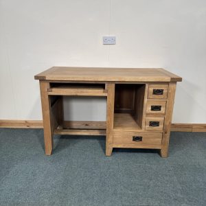 Large, Vancouver, Solid Oak Desk. (DE140)