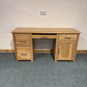 Extra Large, Oak, Double Pedestal Desk. (DE142)