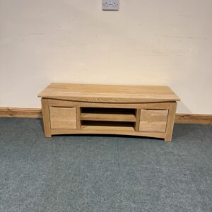 Medium Sized, Low, Oak, 2 Drawer, Standard TV Unit. (TV267)