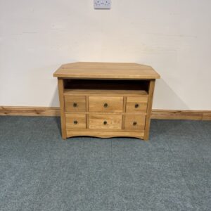 Medium Sized, Oak, Corner TV Unit. (TV270)
